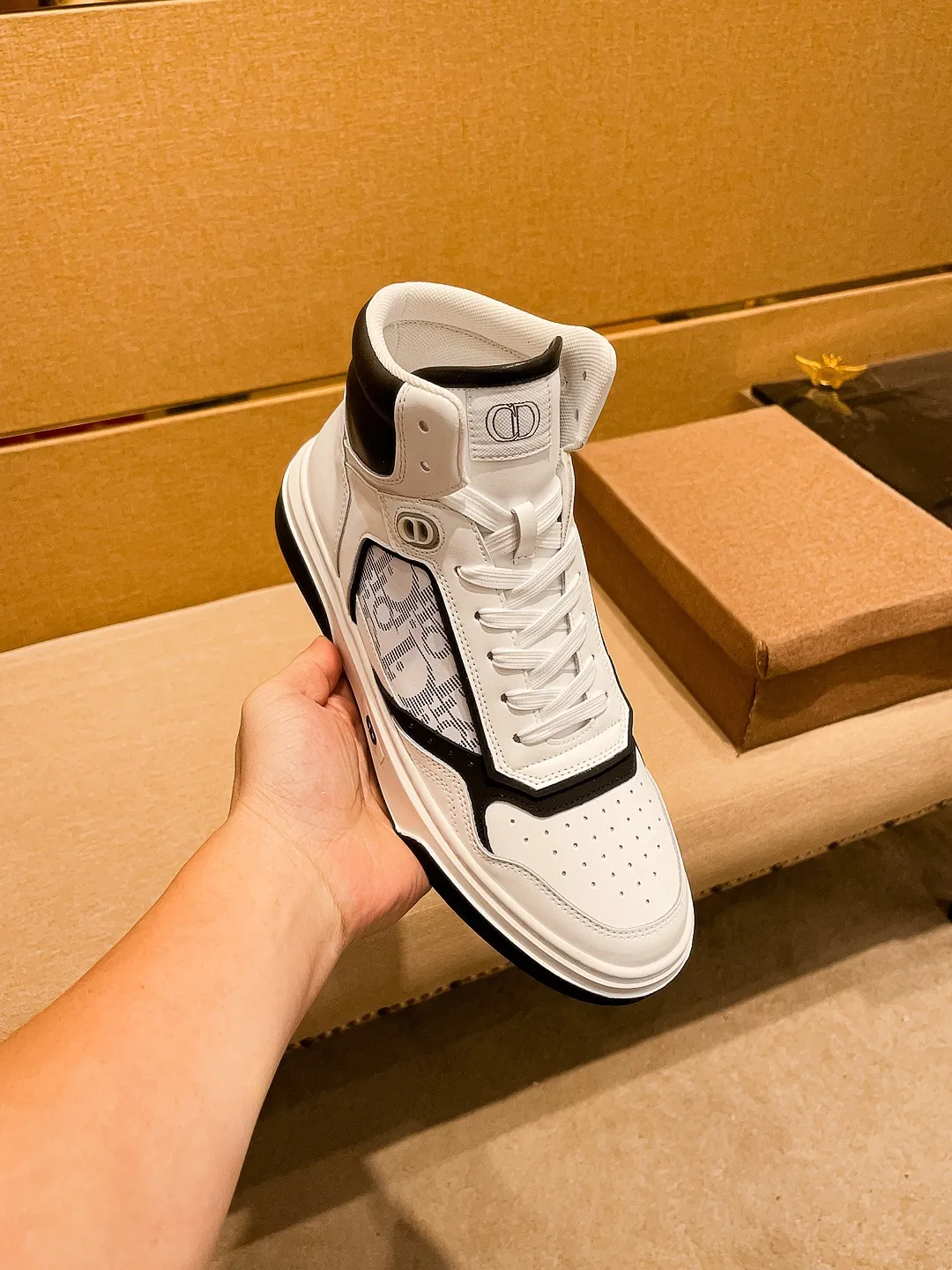Men's shoes💰 480💰[Dior]🔥 High-end men's shoes brand official website 1:1 latest masterpiece: the upper is made of Italian imported first-layer cowhide with a comfortable and breathable lining➕original non-slip and wear-resistant outsole🔥, making walking more convenient and comfortable! An exclusive new model, a stunning work, a beautiful 1:1 replica [color] compared to the official quality! Create a fashionable personality to set off your uniqueness! A must-have for trendy men! Classic 🔥 Size: 38-44 Color: 🔥 2⃣️ colors available 🔥.